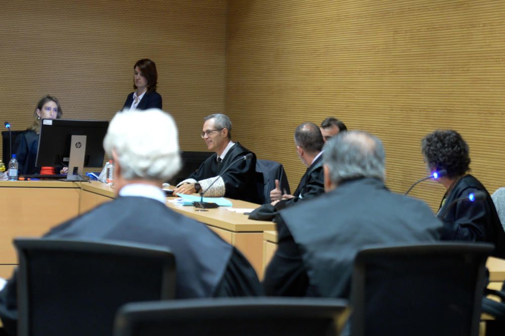 Aplazan el juicio del caso eólico