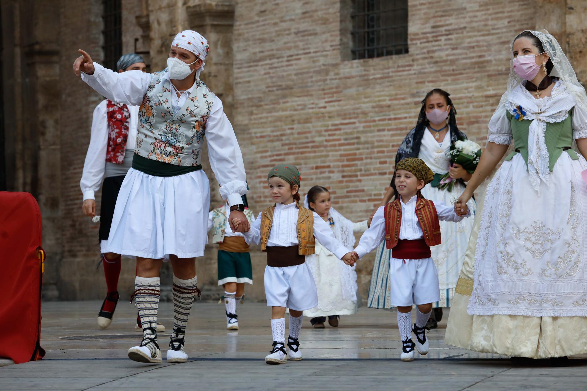 Búscate en el segundo día de Ofrenda por la calle del Mar (entre las 18.00 y las 19.00 horas).