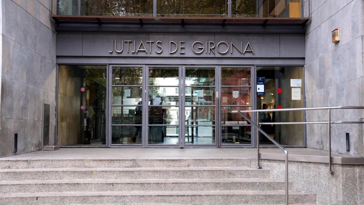 La façana dels jutjats de Girona, on s'ubica el Registre civil.