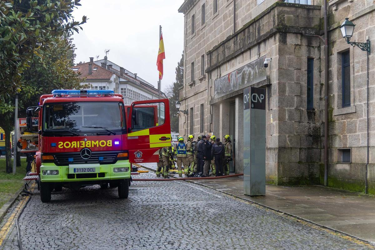 Evacuada la Comisaría de Santiago por un incendio