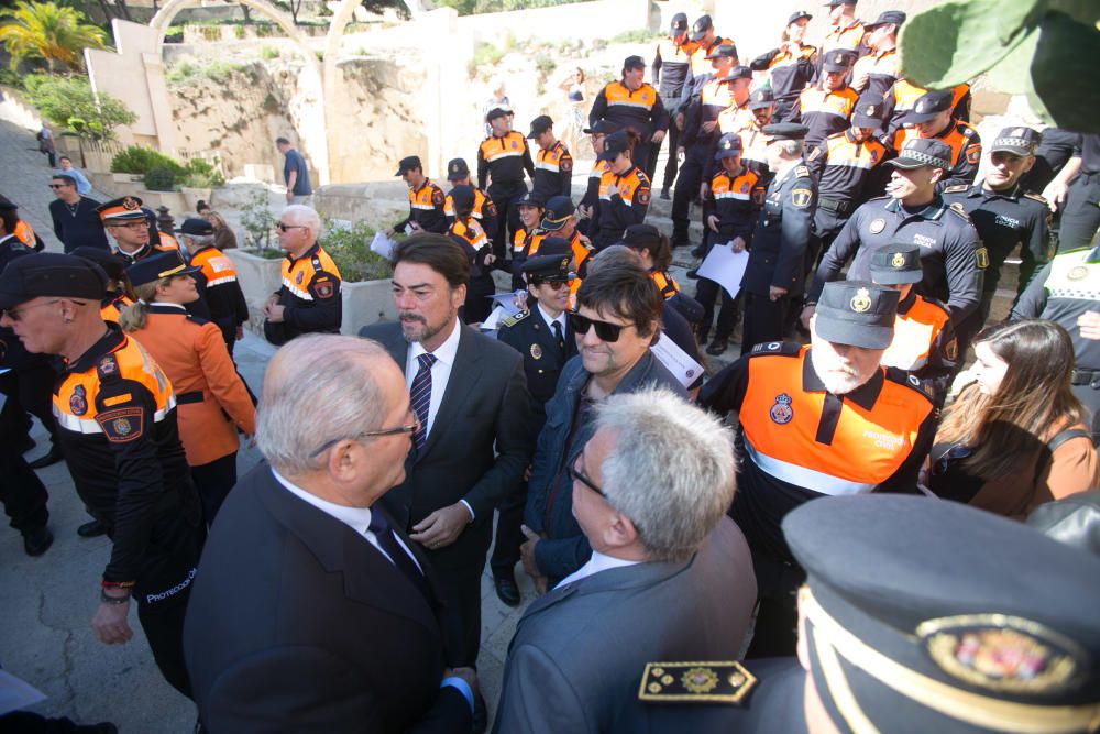 El Ayuntamiento de Alicante ha celebrado esta mañana el XXXVI aniversario de Protección Civil en el castillo de Santa Bárbara.