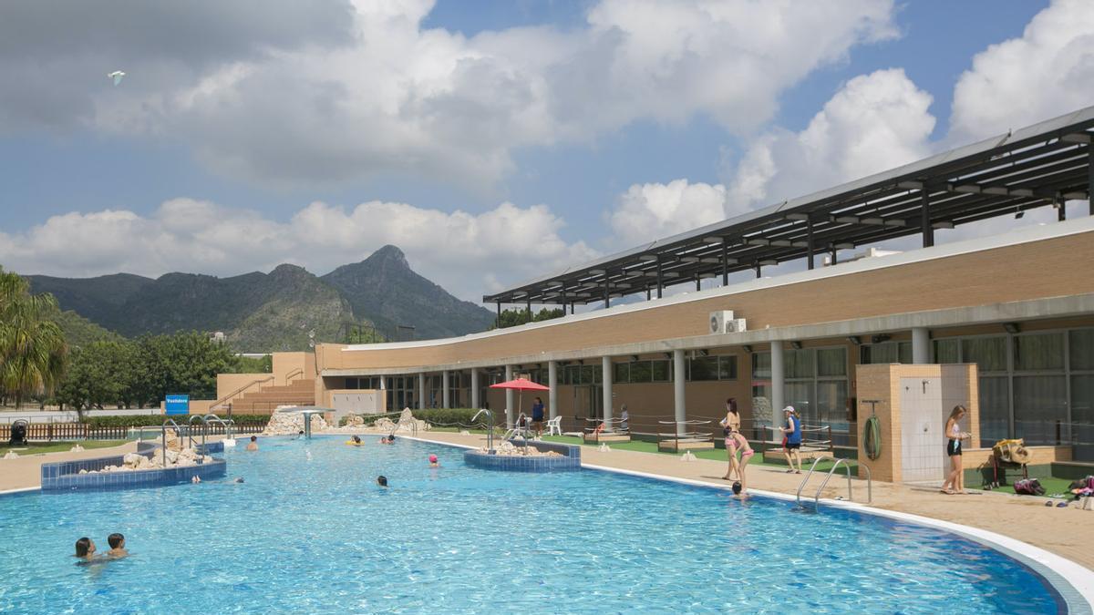 Unas de las piscinas de verano de Gandia, en una imagen de archivo.