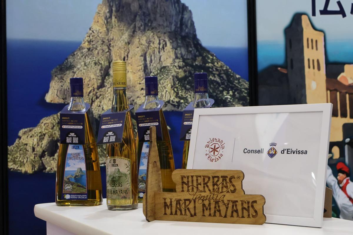 Las hierbas ibicencas durante la presentación en Japón