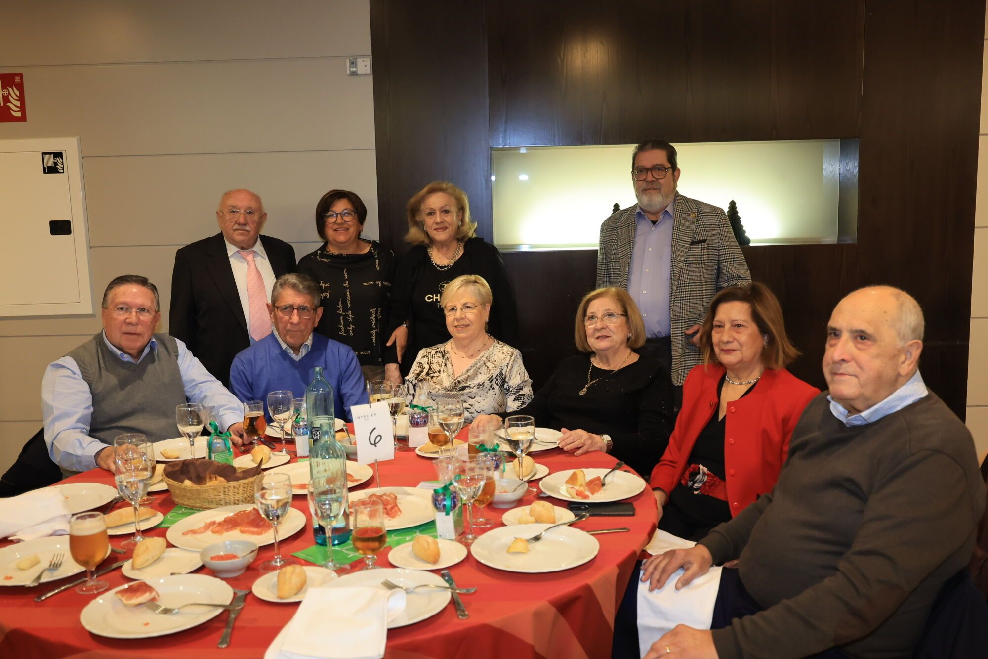 La AECC rinde homenaje al voluntariado en su tradicional cena solidaria