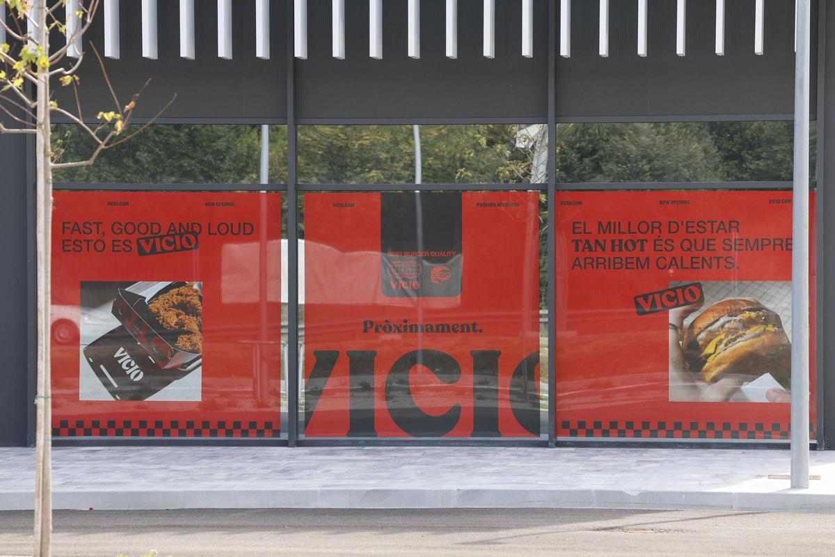 El cartell que anuncia l'aterrada de Vicio a Girona.