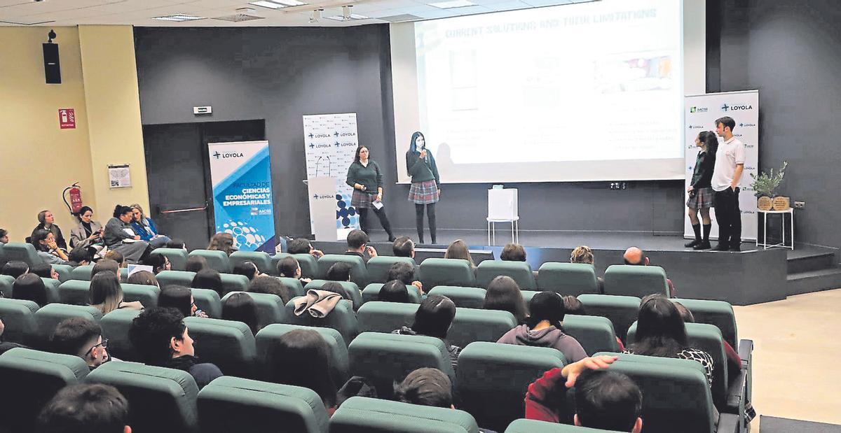 Presentación del proyecto en la Universidad Loyola.