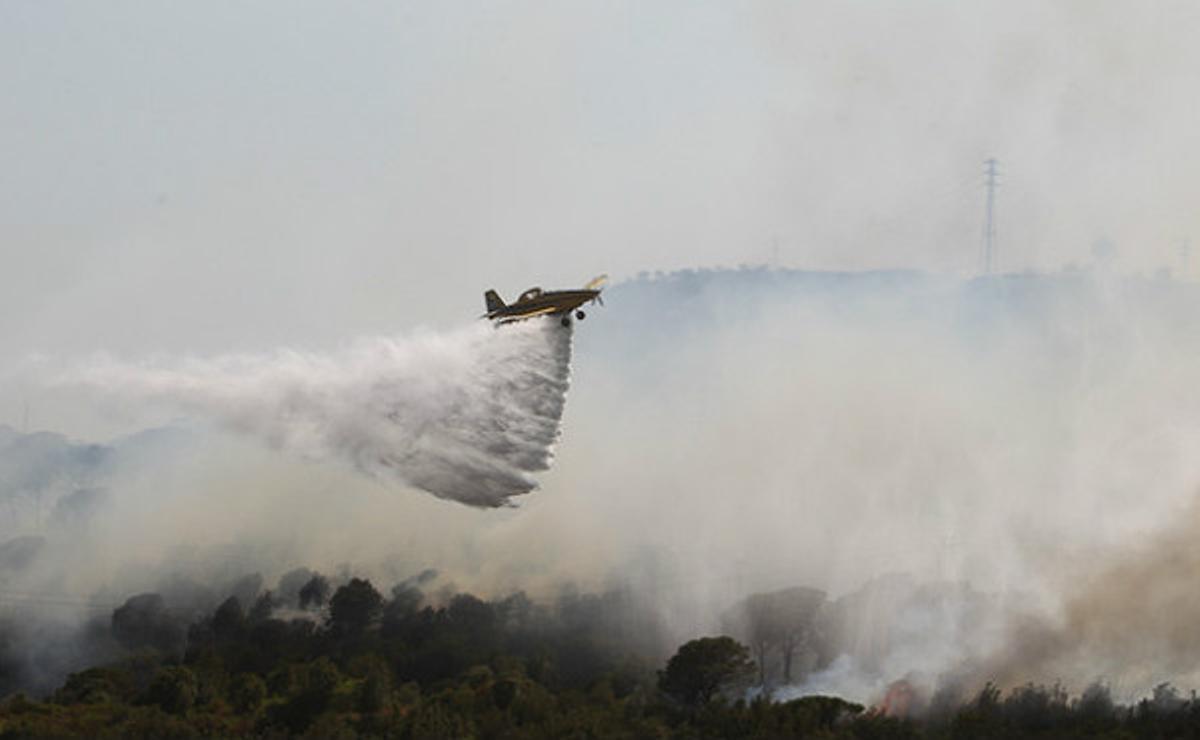 El director de prevenció i extinció d’incendis, Ramon Parés, assegura que l’incendi està estabilitzat i que els desallotjats ja poden tornar a casa seva.