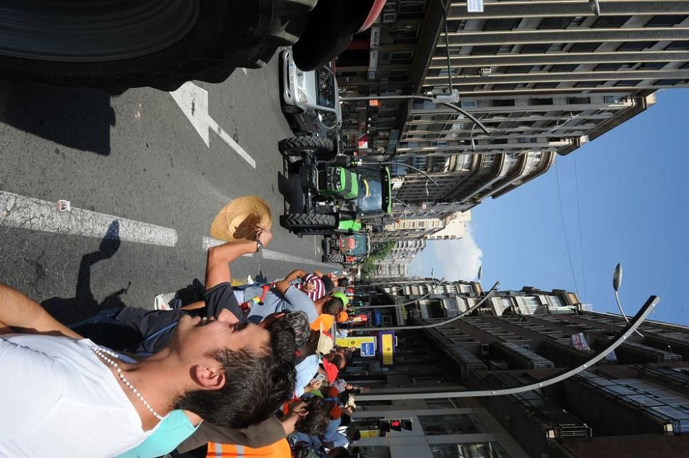 La Gran Vía de Murcia, paralizada por los agricultores