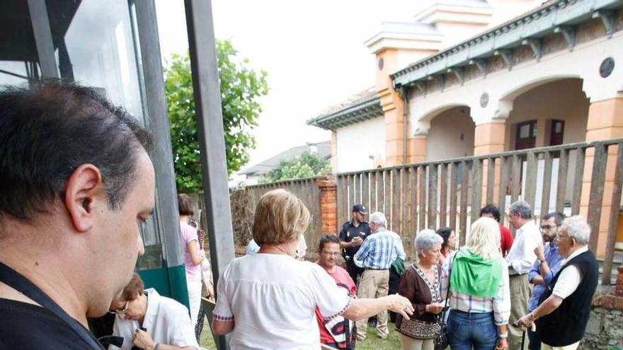 Vecinos de Miranda, ayer, en la presentación de la arrozada.