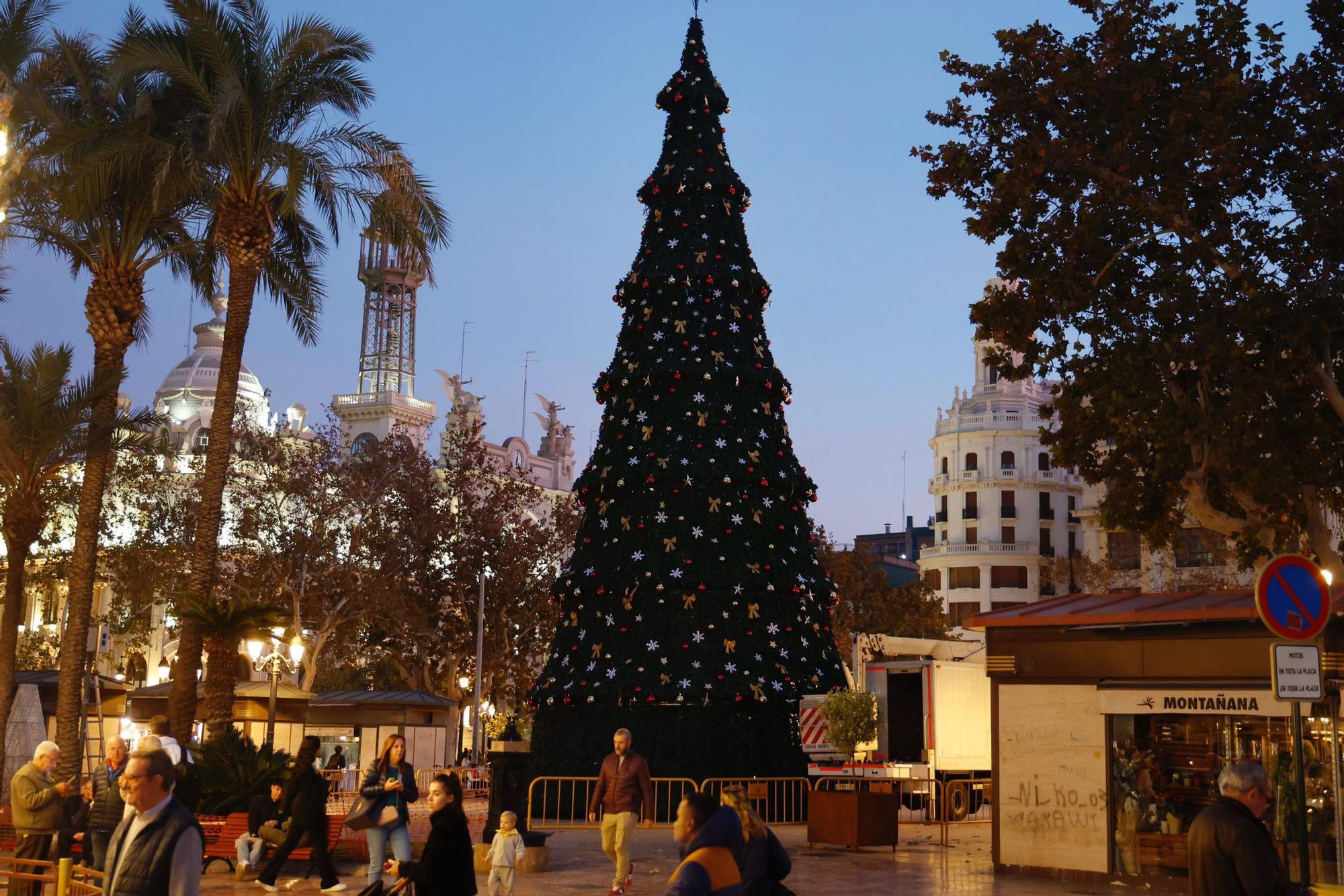 La Navidad llega a la plaza del Ayuntamiento de València