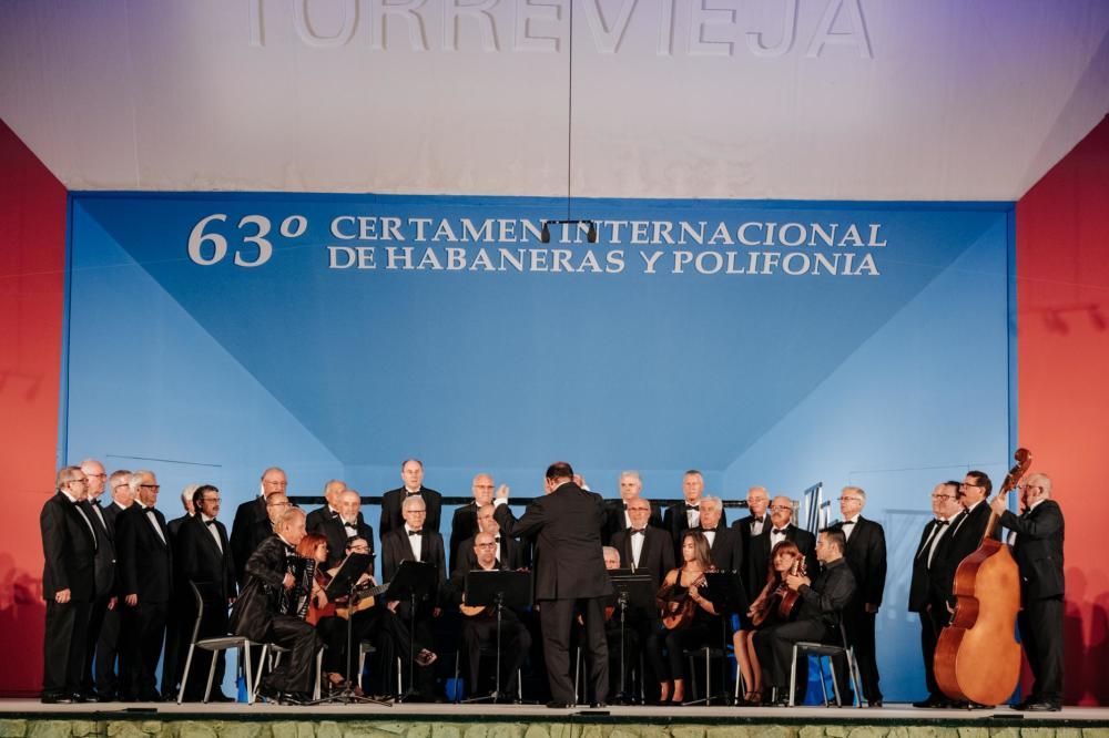 La participación de los coros locales protagonizó la gala de clausura del Certamen Internacional de Habaneras y Polifonía de Torrevieja