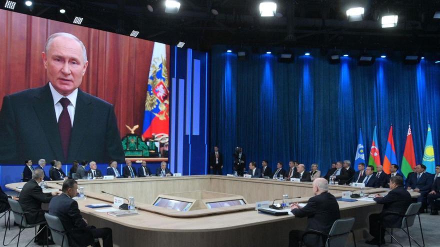 Viele Russen glauben, dass manche Aufnahmen des Präsidenten Putin Deepfakes („ultrafalsos“) sind.  | FOTO: EFE