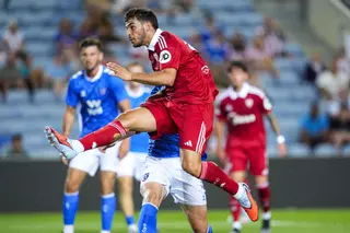 Isaac Romero se suma a la lista de lesionados del Sevilla FC: el delantero sufre un esguince en la rodilla izquierda