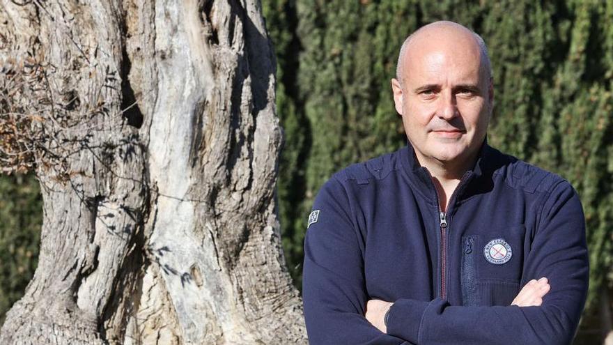 José Luis Benítez, en un jardín en Ibiza.