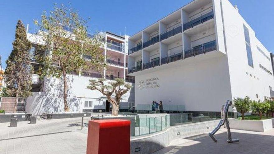 En estado crítico un joven turista tras precipitarse desde un hotel de Ibiza