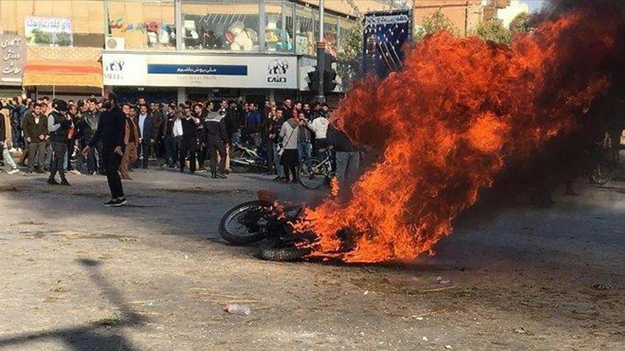 Más de mil detenidos en Irán por la ola de protestas tras el alza de la gasolina