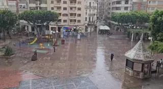 La lluvia empieza a descargar en la Ribera