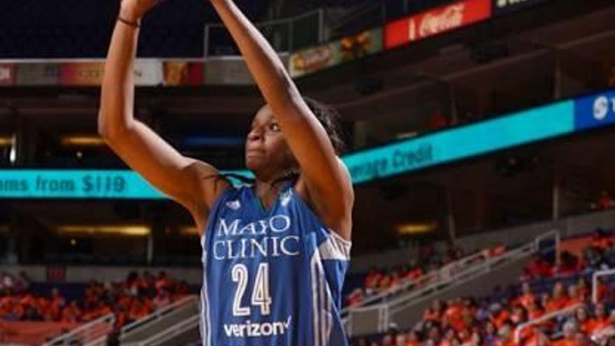 Keisha Hampton (1,87 i 27 anys) està jugant a la WNBA amb Chicago Sky.