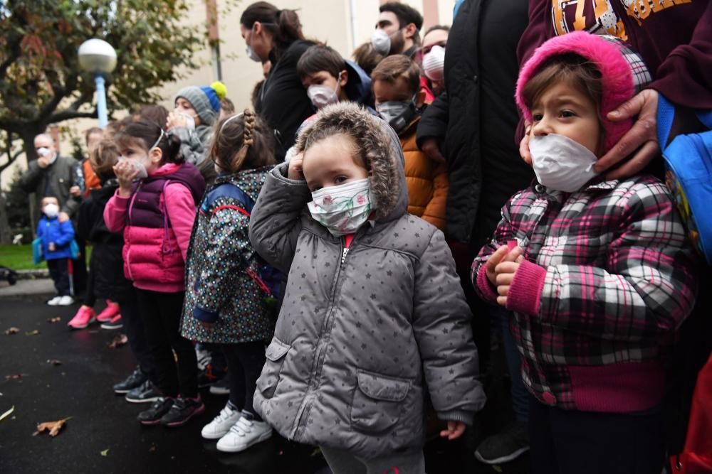 La comunidad educativa exige que se paralicen las obras en el centro los días lectivos - Alertan de que los operarios trabajan con amianto