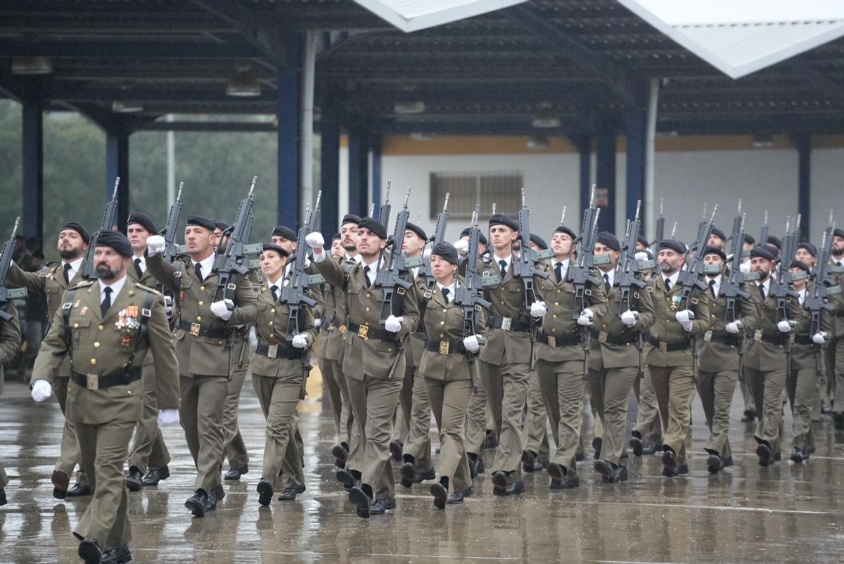 Parada militar de la BRI X en Cerro Muriano en el día de la Inmaculada, patrona de la Infantería y patrona de España.