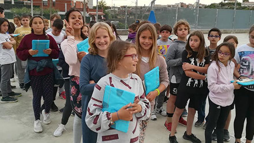 Els alumnes, a l&#039;escola Serralavella d&#039;Ullastrell, el segon dia, preparats per conèixer el poble.