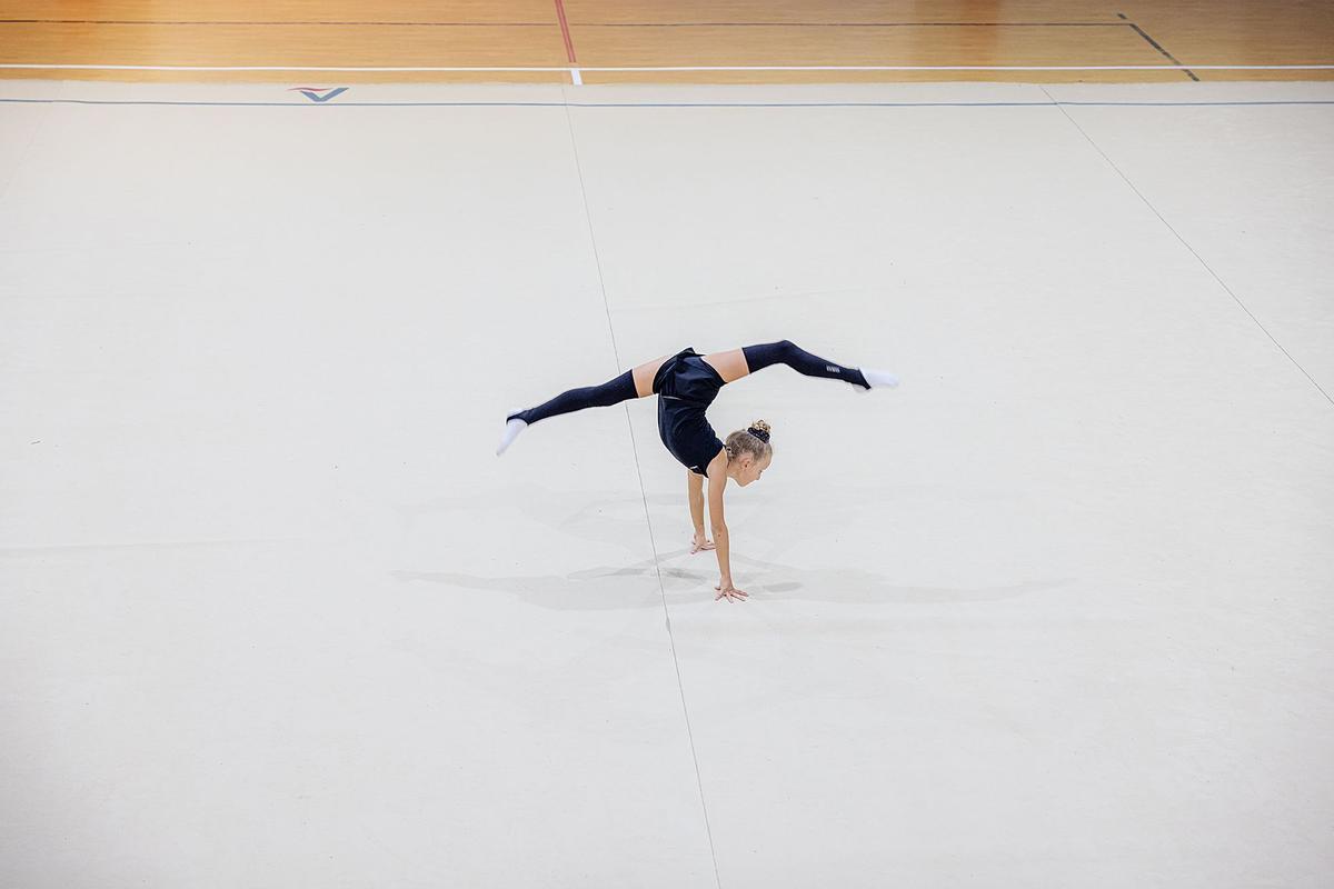 El Campus de Gimnasia Rítmica combina entrenamientos técnicos con actividades recreativas y natación diaria.