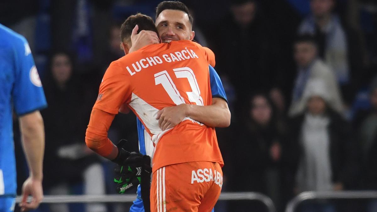 Lucas y Lucho, abrazados tras el Dépor-Rayo Majadahonda