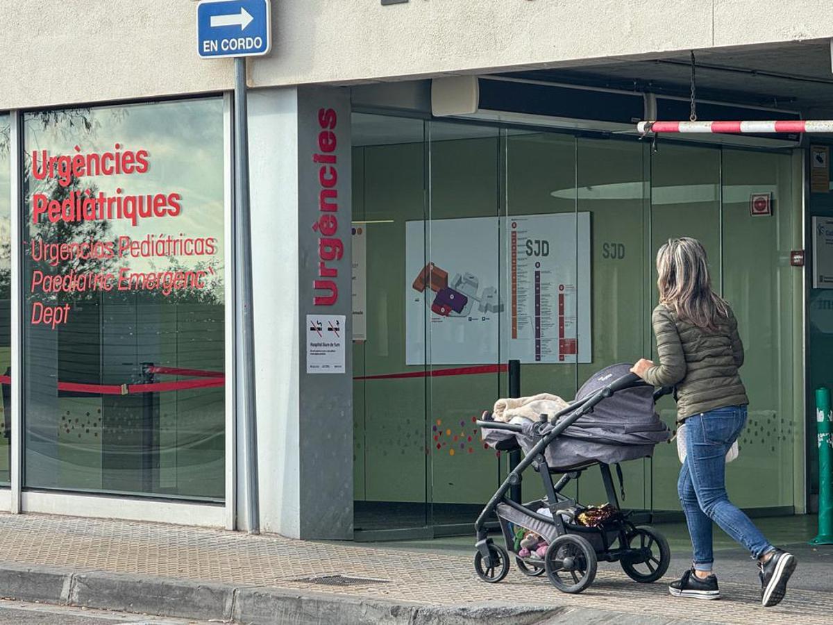 El nadó maltractat a Barcelona ja presentava fissures anals i un hematoma a la galta quan va visitar l’Hospital de Sant Joan de Déu