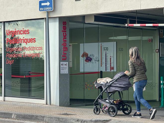 El nadó maltractat a Barcelona ja presentava fissures anals i un hematoma a la galta quan va visitar l’Hospital de Sant Joan de Déu
