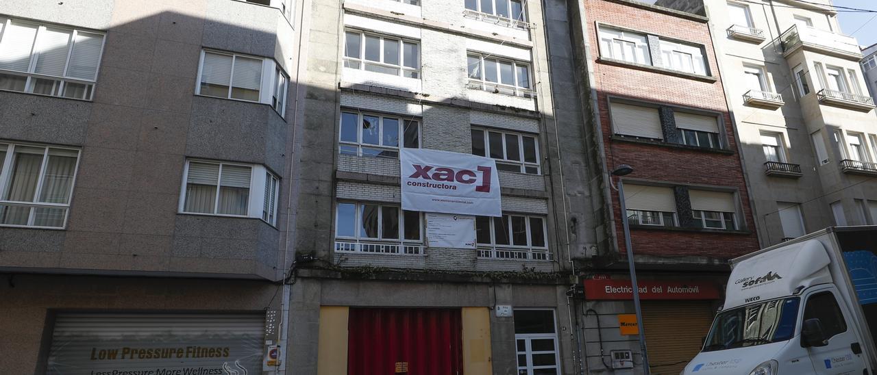 Edificio de la calle Pino en el que actuará Construmax de Contratas.