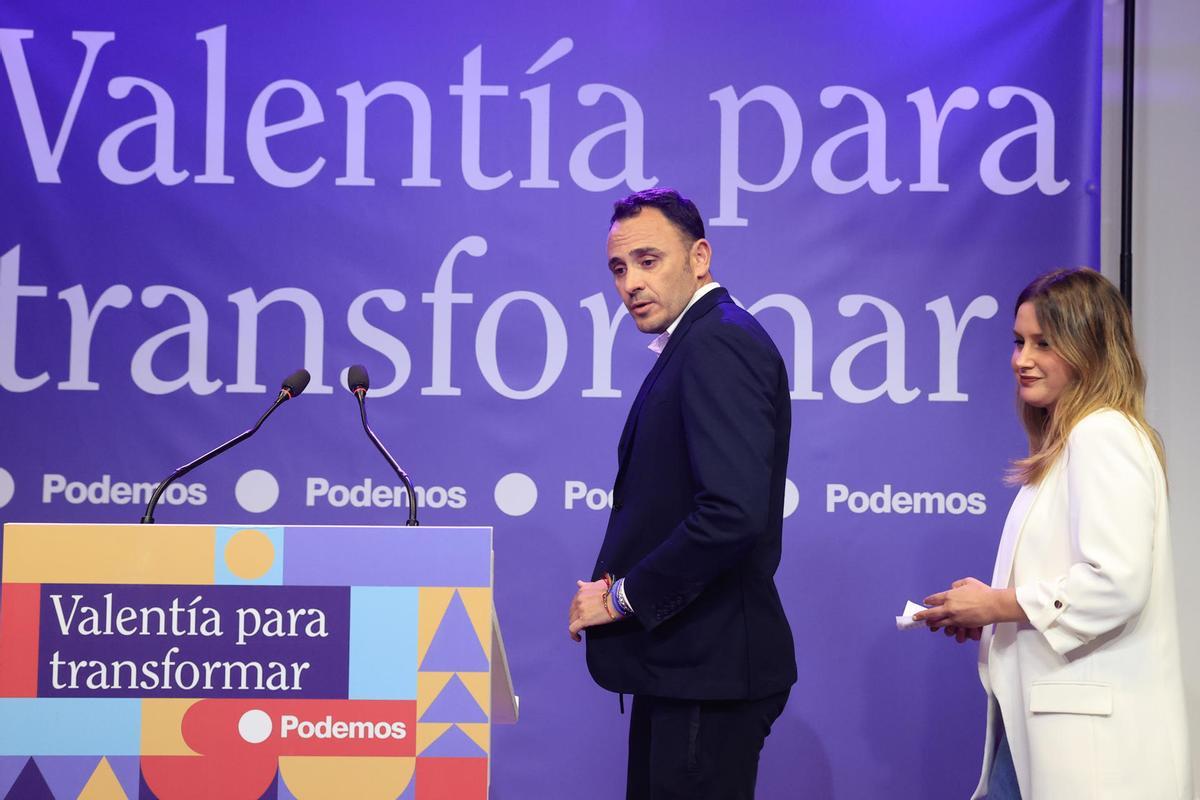 Roberto Sotomayor y Alejandra Jacinto en la sede de Podemos, tras la noche electoral.