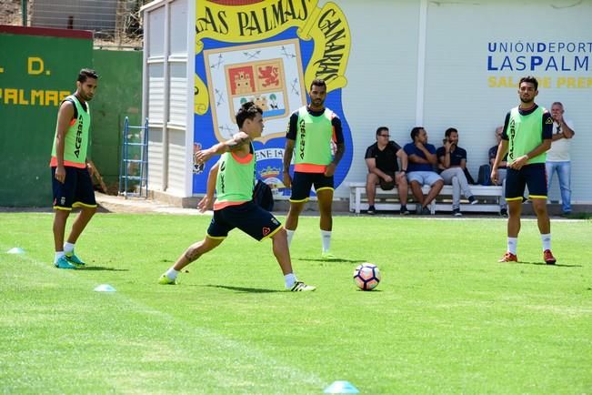 Entrenamiento de la UD Las Palmas en Barranco ...