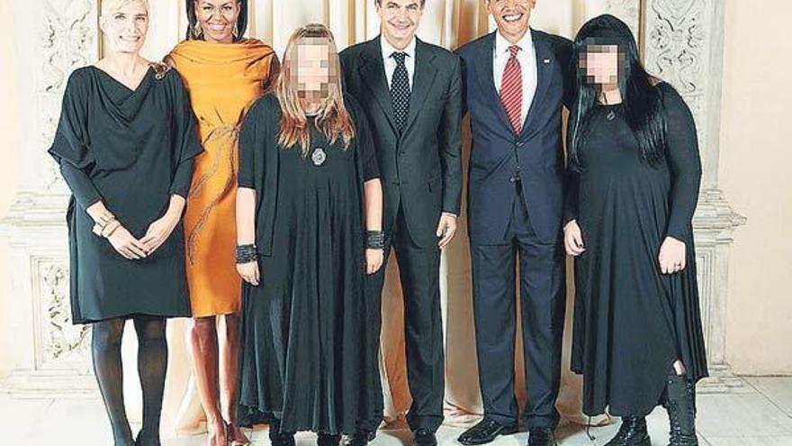 El matrimonio Rodríguez-Espinosa con sus hijas y los Obama en la recepción del Metropolitan Museum del pasado miércoles.