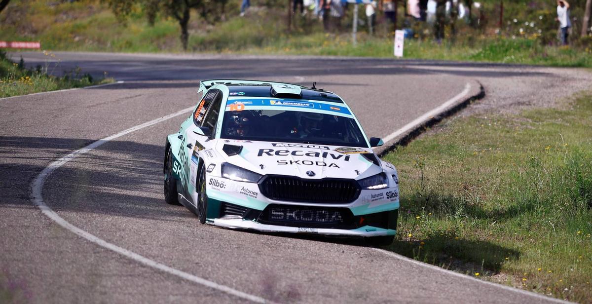 Cohete Suárez, en el tramo de calificación con su Skoda Fabia RS.