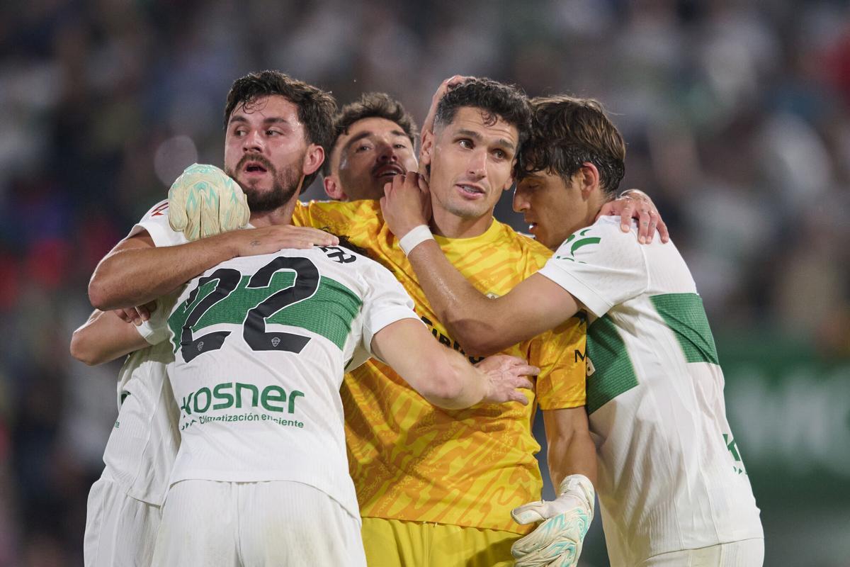 Matias Dituro Goalkeeper of Elche CF celebrates victory after the Spanish League, LaLiga EA Sports, football match played between Elche CF and Atletico de Madrid at Estadio Manuel Martinez Valero on April 22, 2026 in Elche, Alicante, Spain. AFP7 22/04/2026 ONLY FOR USE IN SPAIN. Francisco Macia / AFP7 / Europa Press;2026;SPAIN;SPORT;ZSPORT;SOCCER;ZSOCCER;Elche CF v Atletico de Madrid - LaLiga EA Sports