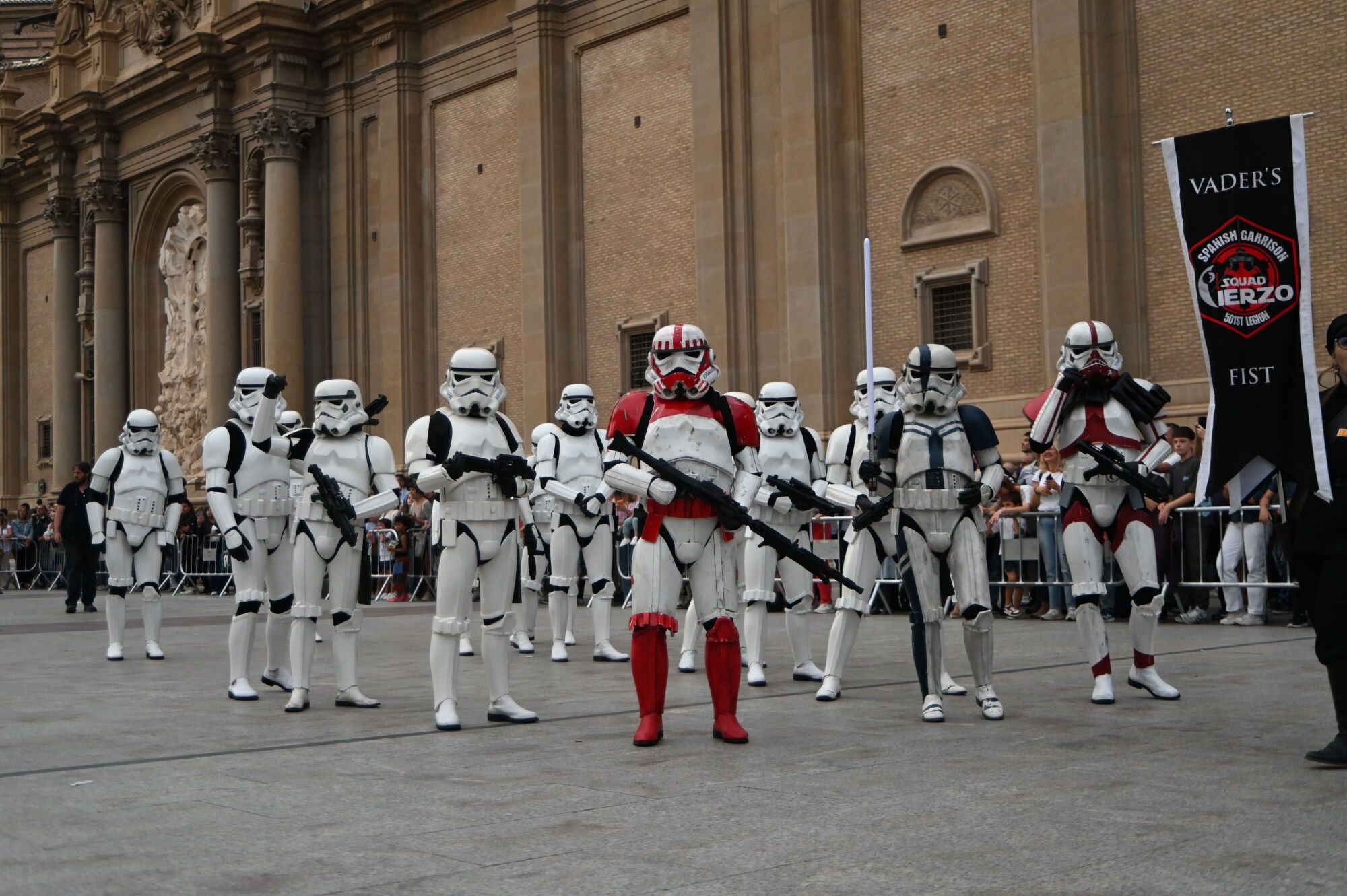 En imágenes | El desfile de Star Wars acerca la fuerza al público de Zaragoza