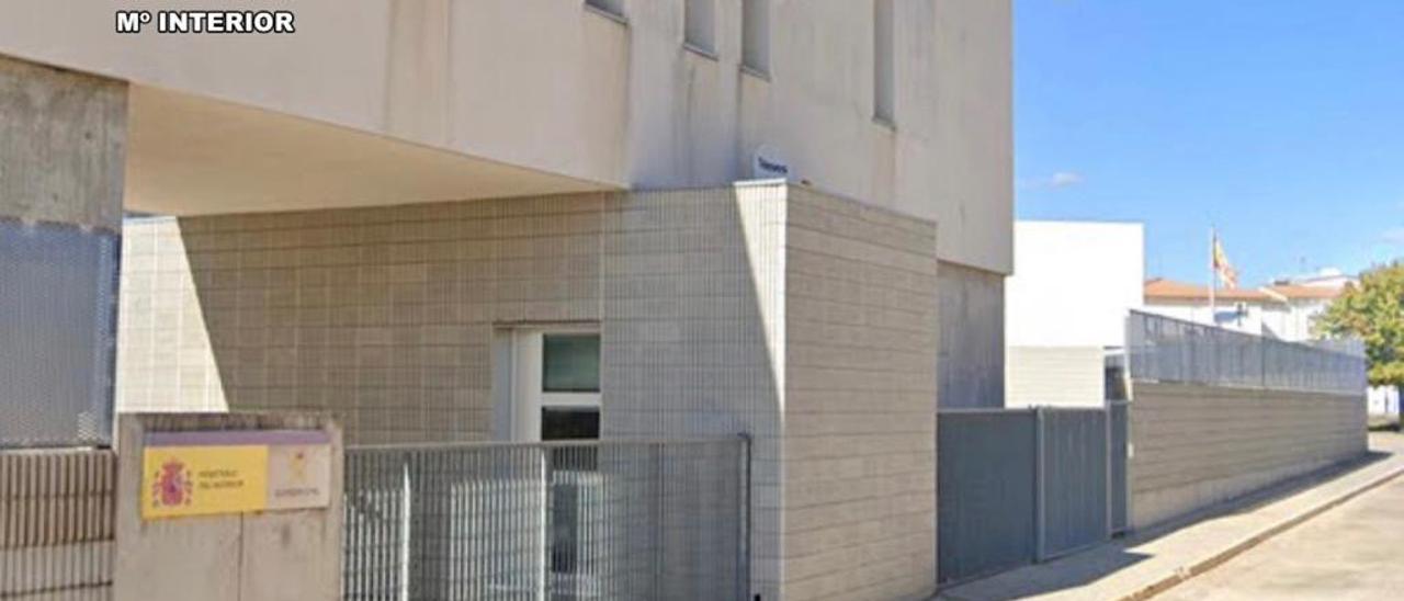 Cuartel de la Guardia Civil de Malpartida de Plasencia, al que acudió el presunto falso fisioterapeuta.