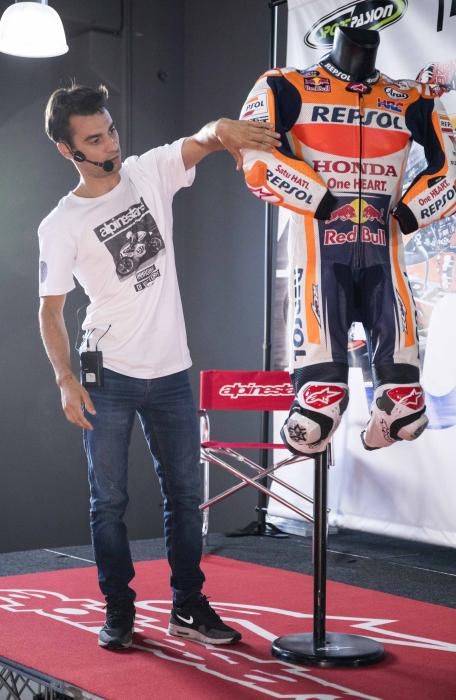 Decenas de aficionados de las motos pudieron conocer al piloto del equipo Repsol Honda en las instalaciones de Sport Pasión.
