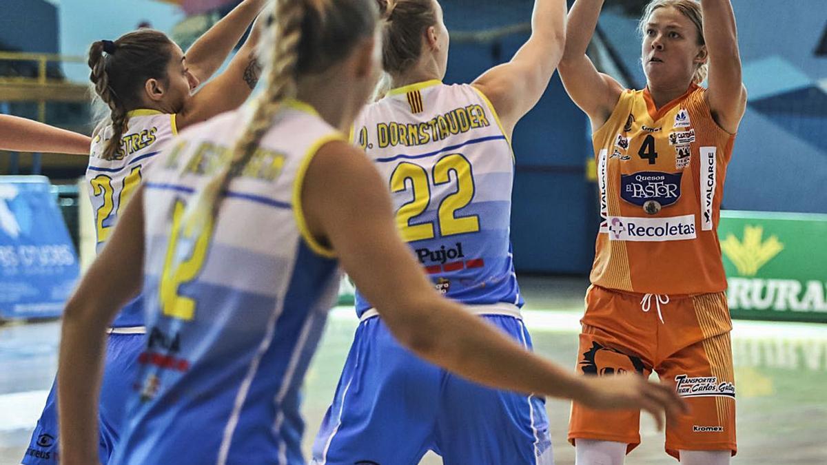 La croata Klaudia Perisa debutó ayer con el equipo naranja. / Nico Rodríguez