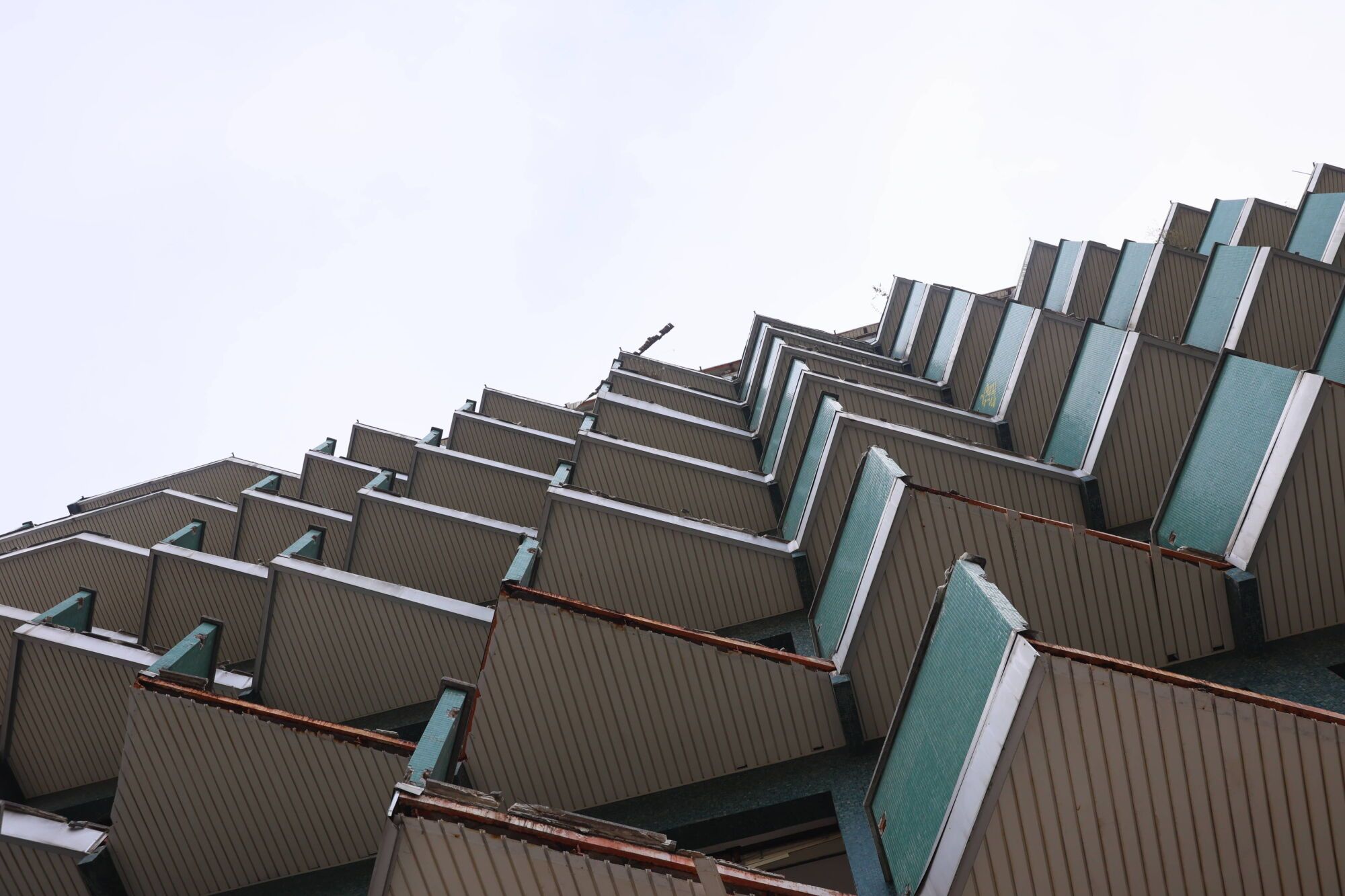 Viejo HUCA. Recorrido por cómo está el viejo hospital.