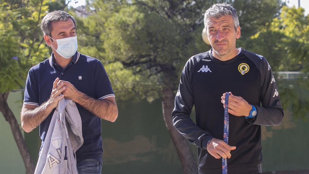 El director deportivo del Hércules Carmelo del Pozo y el exentrenador David Cubillo en una imagen de noviembre pasado.