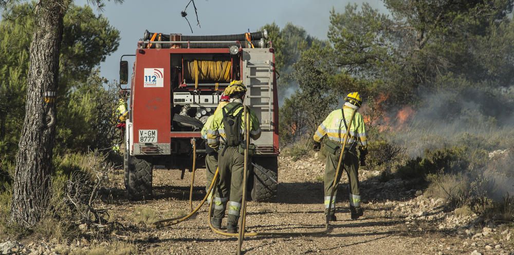 Efectivos trabajando en las labores de extinción