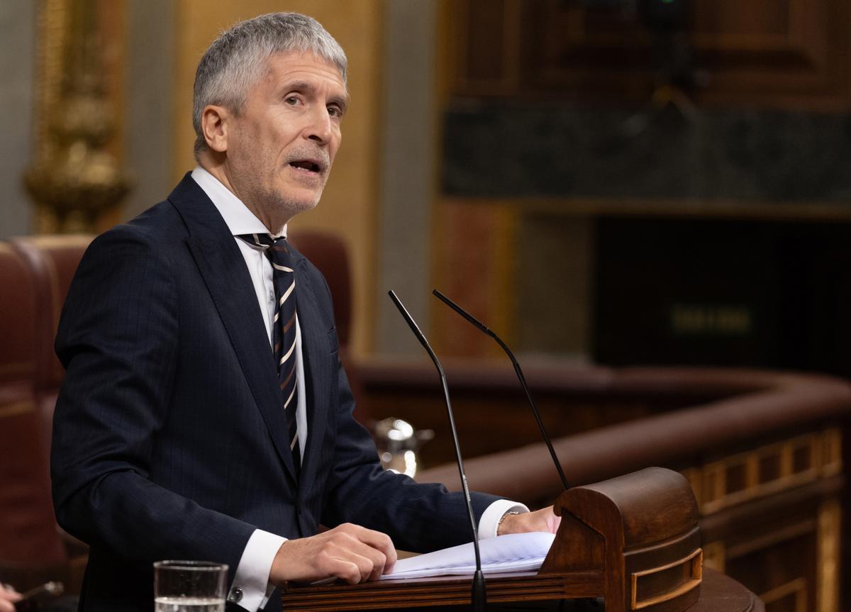 Archivo - El ministro de Interior, Fernando Grande-Marlaska, interviene durante una sesión plenaria posterior a una sesión de control al Gobierno, en el Congreso de los Diputados, a 13 de diciembre de 2023, en Madrid (España).