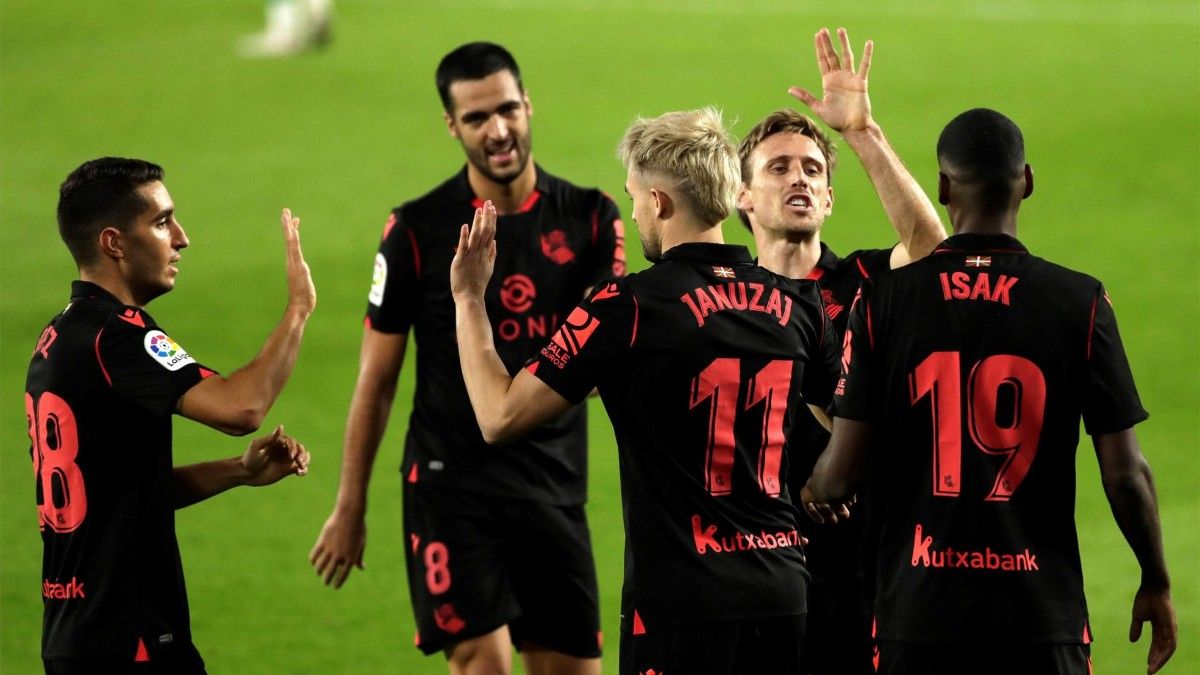 Los futbolistas de la Real Sociedad celebrando un gol