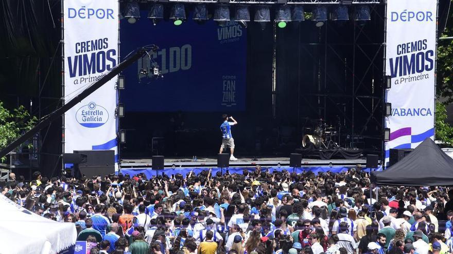 La Fan Zone de Riazor calienta motores en la fiesta del ascenso del Deportivo
