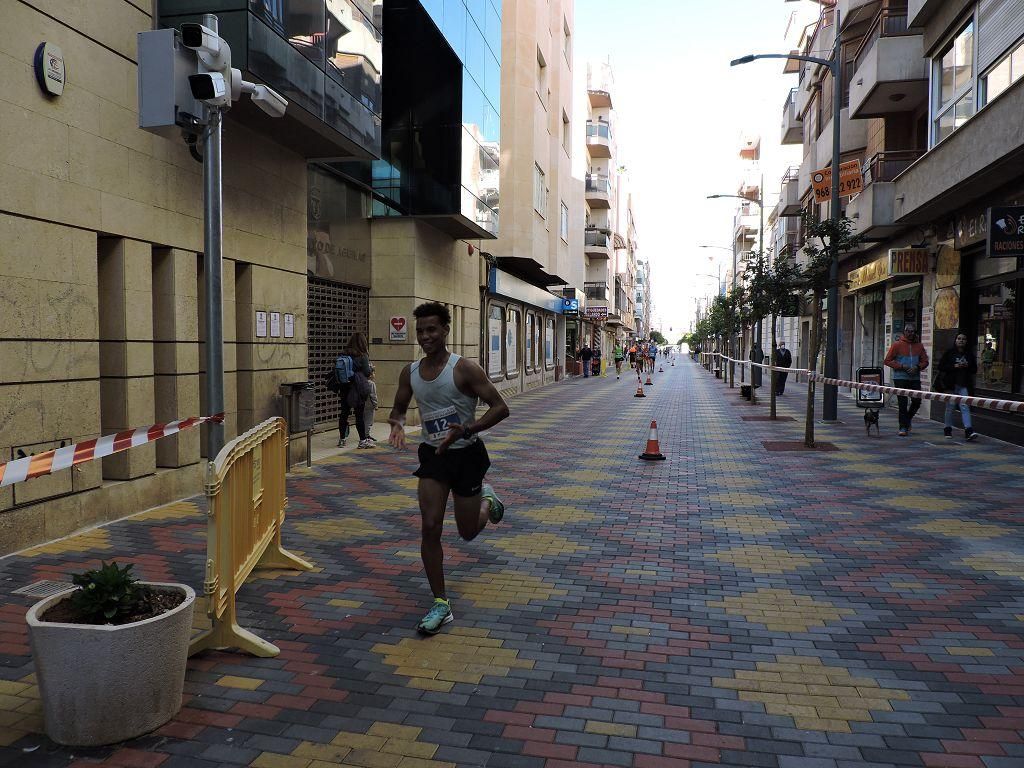 Estos todas las imágenes de la Media Maratón de Águilas