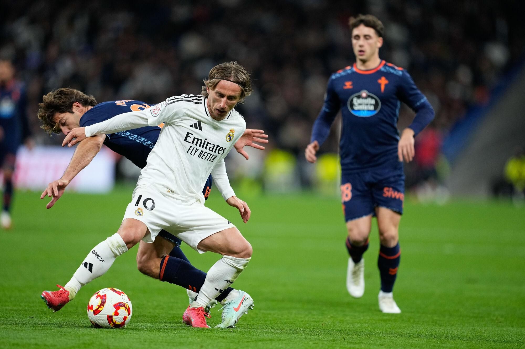 Luka Modric of Real Madrid and Marcos Alonso of Celta de Vigo in action during the Spanish Cup, Copa del Rey, round of 16 football match played between Real Madrid and RC Celta de Vigo at Santiago Bernabeu stadium on January 16, 2025, in Madrid, Spain. AFP7 16/01/2025 ONLY FOR USE IN SPAIN. Oscar J. Barroso / AFP7 / Europa Press;2025;SOCCER;SPAIN;SPORT;ZSOCCER;ZSPORT;Real Madrid v RC Celta de Vigo - Copa del Rey;