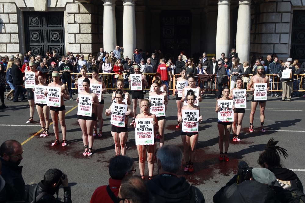 Manifestación y performance antitaurina en Valencia