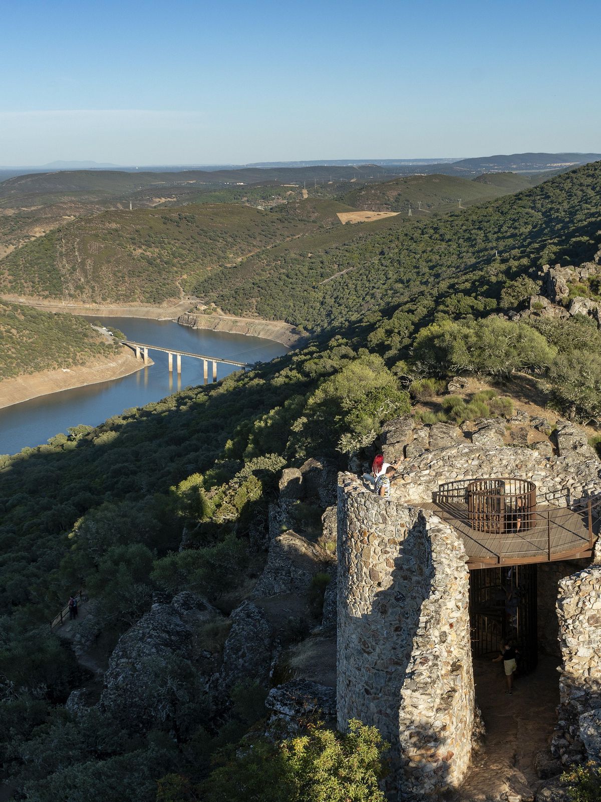 Castillo de Monfragüe, en la Reserva de la Biosfera de Monfragüe.