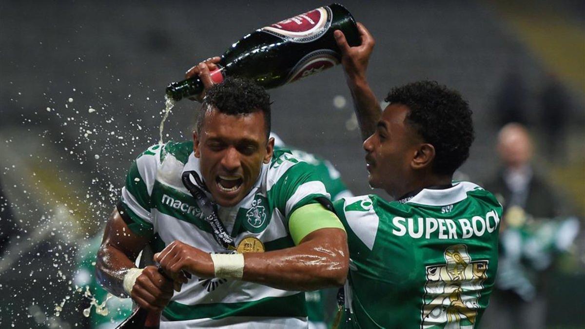 Nani celebra la recientemente conquistada Taça de Portugal